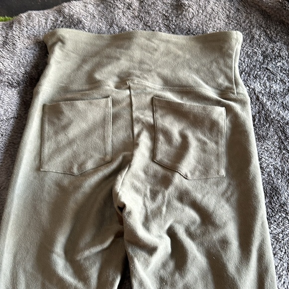 Yummie XL jeggings in a beautiful olive green - Picture 4 of 5